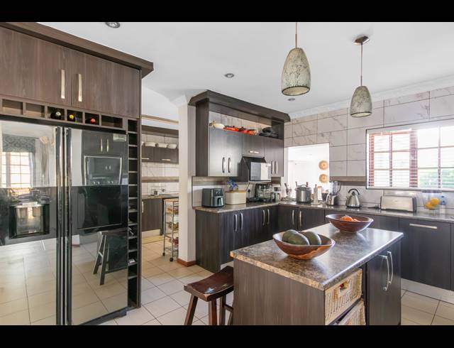 4 BEDROOM HOUSE FOR SALE IN NORTH RIDING AH
